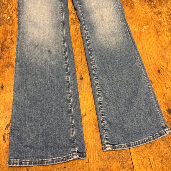 American Eagle Next Level Stretch Size 4 Short Flare leg Jeans - Picture 6 of 8